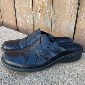 CLARKS Women’s Black Leather Artisan Slip On Lightweight Clog Size 9 Narrow